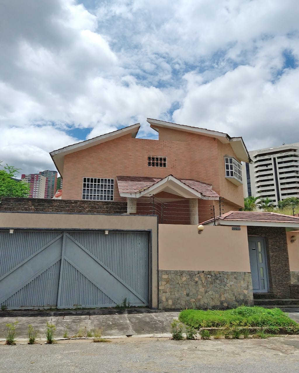 House for Sale in El Parral Urbanization